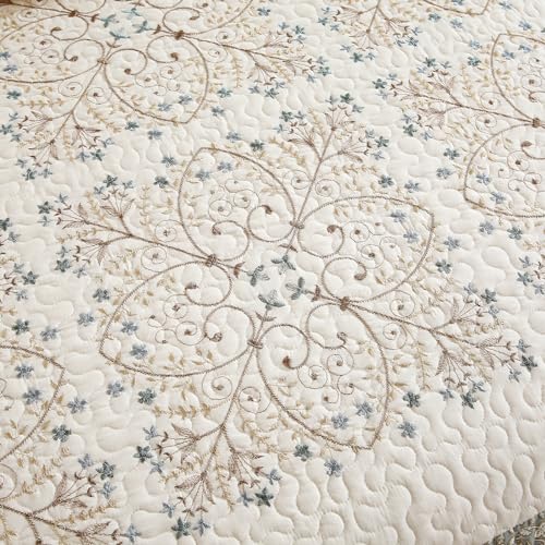 Elegant Embroidered Quilt Set Farmhouse Patchwork Oversized Queen Size Reversible Bedspread Coverlet 3 Piece Cotton Quilted Bedding Set for All Season