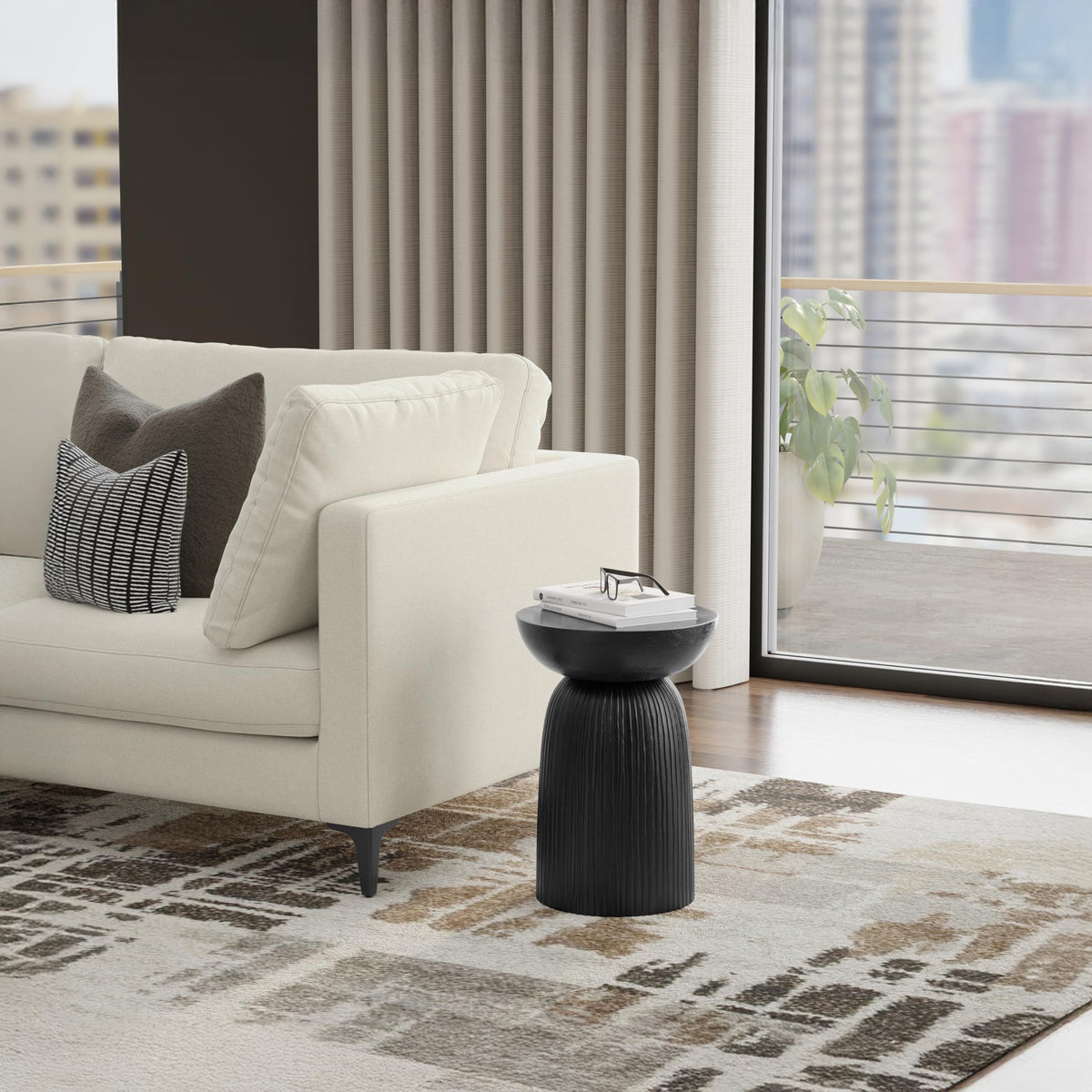 Boyd 13" Wide Solid Wood Round End Table in Black (Black / 13 inch)