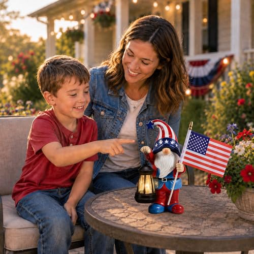 Solar Patriotic Gnomes Statues with Flag for Garden Decor
