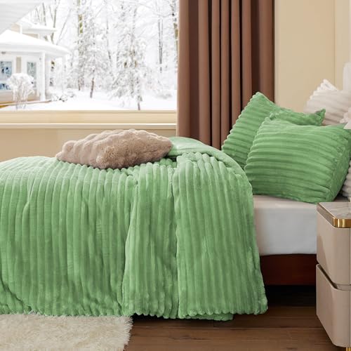 Fleece Full Comforter Set