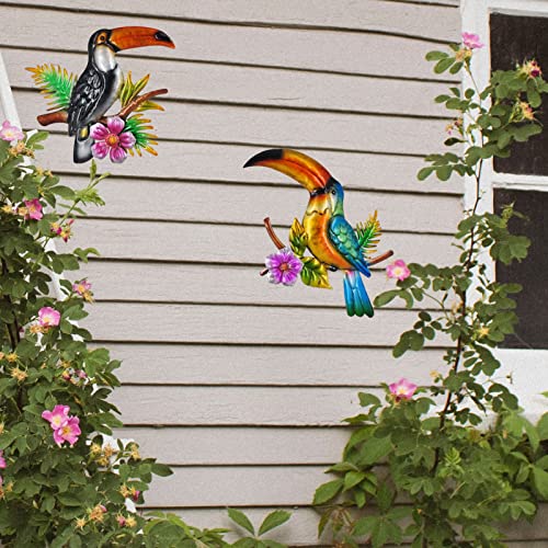Metal Bird Wall Decor Toucan Tropical Outdoor Wall Art Suitable for Indoor and Outdoor Garden Fence Patio Decor. (2 Count)
