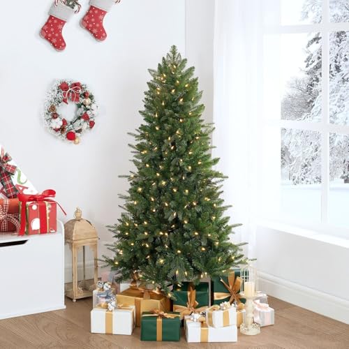 Traditional 4.5ft Prelit Artificial Christmas Tree with 679 Branch Tips