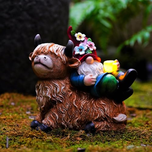 Garden Gnomes Decor Outdoor Statues Gnome on Highland Cow Hold Solar Cup Light Outdoor Decorations for Patio