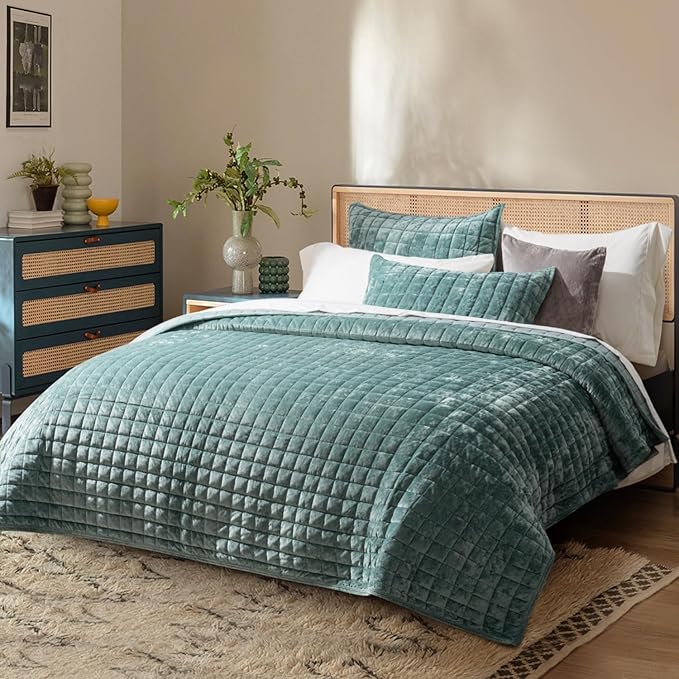 RECYCO Luxury Velvet Quilt Set Twin/Twin XL Size, Lightweight Velvet Comforter Set, Oversized Bedspread Coverlet Quilted Bedding Set, with 1 Matching Pillow Sham, for All Season, Aqua Green