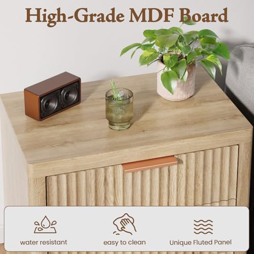 Fluted Nightstand with 3 Drawers (Natural)