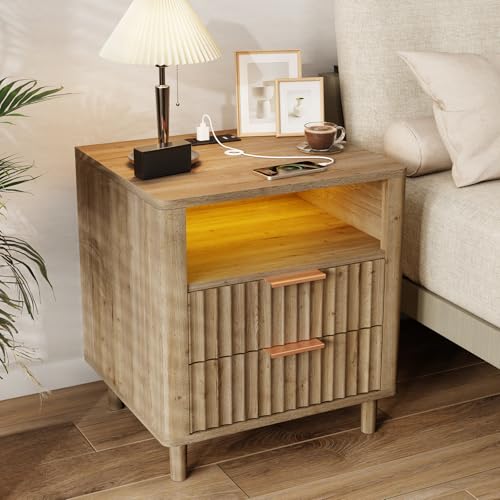Fluted Nightstand with Charging Station (Oak / 2 Drawers)